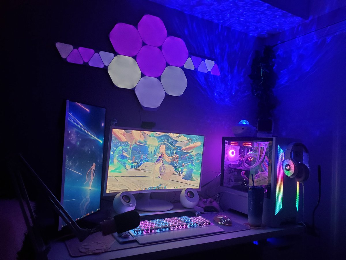 MystiaSkye's tweet image. A quick mood change 💙💗💜
#pinkpc #pcsetup #Battlestation #kawaiipc #pcbuild #daynight #gamingpc #kokomi #GenshinImpact