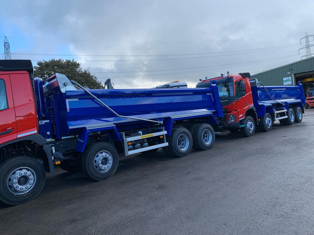 Fantastic handover from <a href="/boweldtrucks/">boweldtruckbodies</a> to JPE Aggregates featuring our Edbro cylinders.

These <a href="/VolvoTrucksUK/">Volvo Trucks UK</a> tippers look ready for business! 💪

#Edbro #volvotrucks #volvo #tippers #tipper #tippertrucks #trucks #trucks #hgv #aggregates