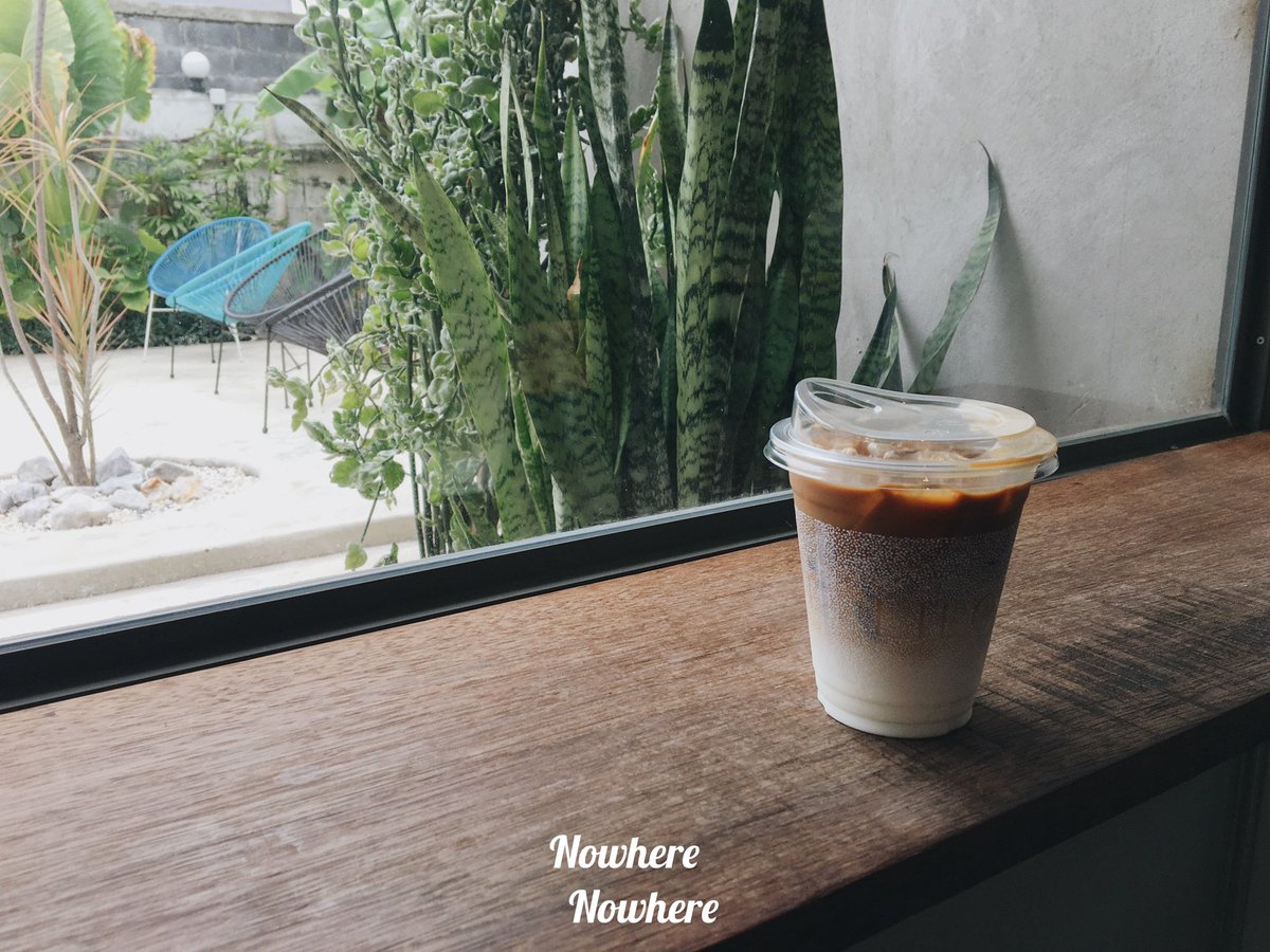 nowhere_nowher3's tweet photo. •เราเลิ่บๆ กาแฟนมเลยลองเป็น Iced Latte คั่วกลาง นัวๆ นุ่ม หอมกาแฟ🤤
•มีที่จอดรถน้า 🅿️ 
•ถ้าเดินจาก BTS อารีย์ค่อนข้างไกล นั่งพี่วินมาได้น่าจะไม่เกิน 20 บ. 

#รีวิวคาเฟ่ #คาเฟ่กรุงเทพ #อร่อยบอกต่อ https://t.co/wYMsuljafV