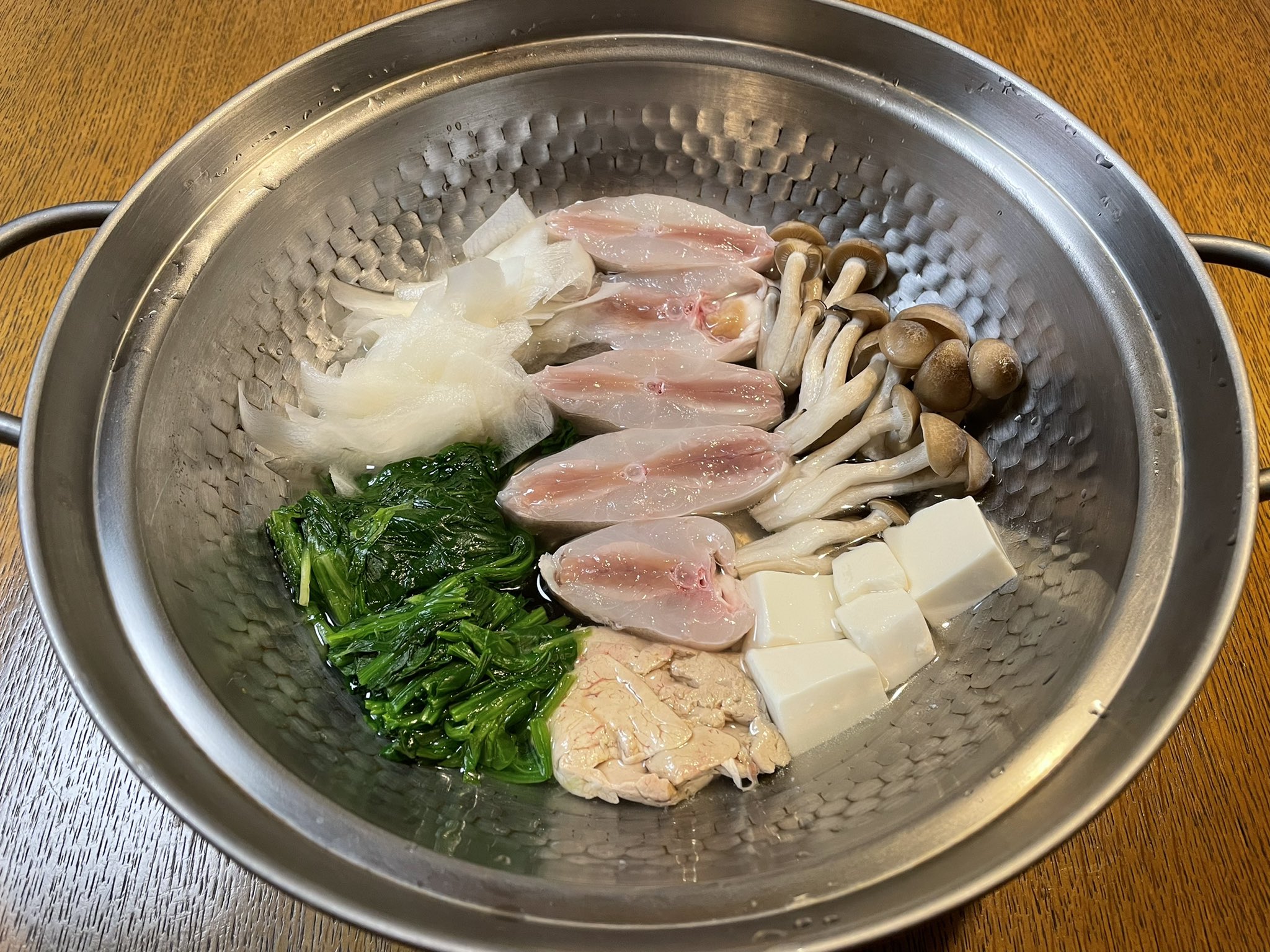 林恵子 はやしけいこ 今日の一品 カワハギの鍋 明石漁港直送便で カワハギが届きました 鍋 にするのがいいと思い ほうれん草や大根と一緒に鍋に カワハギのあっさりとした上品な美味しさがよくわかり 自家製ポン酢でいただきました T Co