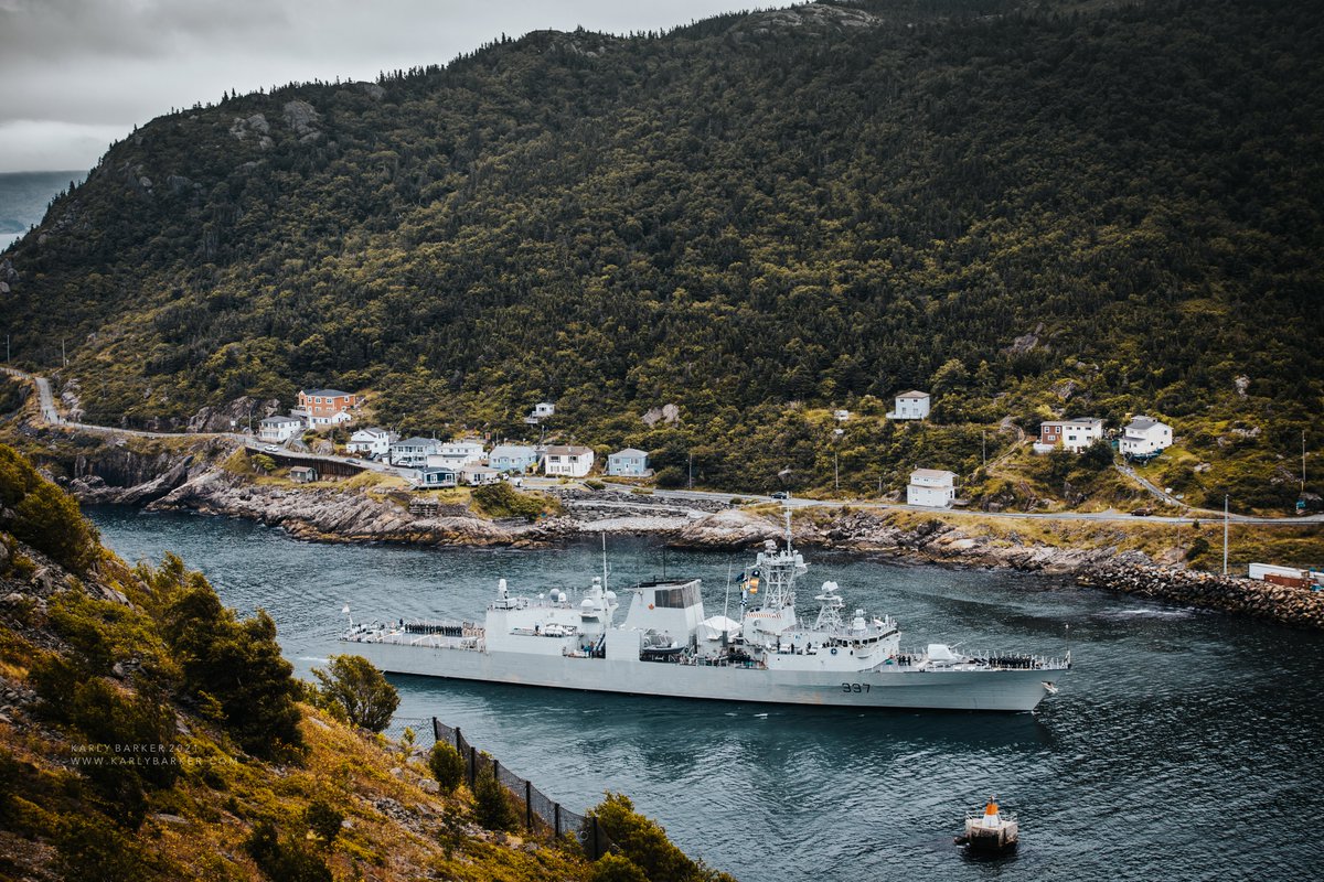 karliaa_b's tweet photo. One of the coolest things I've had a chance to do this summer was catch @HMCSFredericton sailing through the narrows into St. John's harbour. I've wanted to get a navy ship in the narrows for a long time, and this summer I managed to get three! @RoyalCanNavy @RCN_MARLANT #RCNavy https://t.co/eTv7NXjvrm