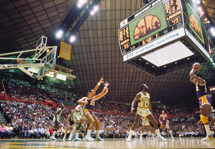 ChrisRichardsPD's tweet image. this was indeed optimal. #seattlecentercoliseum