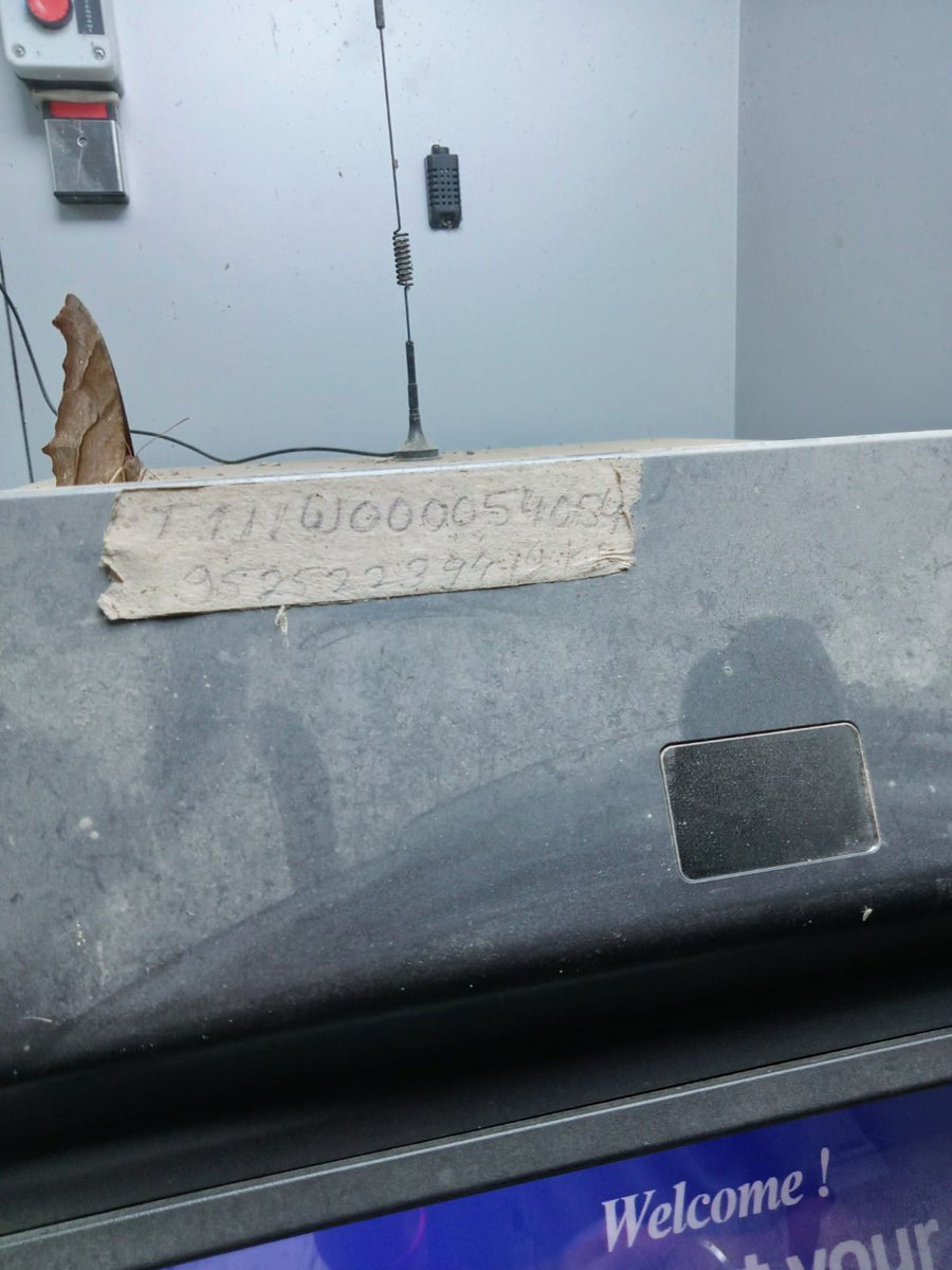 ilovechhapra's tweet photo. This is the condition of SBI ATM at Gudari Chhapra (PIN-841301).
The ATM is in pathetic state with lots of garbage lying inside and has not been cleaned since it has been opened for public use. @TheOfficialSBI @SBICard_Connect @RBI https://t.co/L5tSRg8CRz