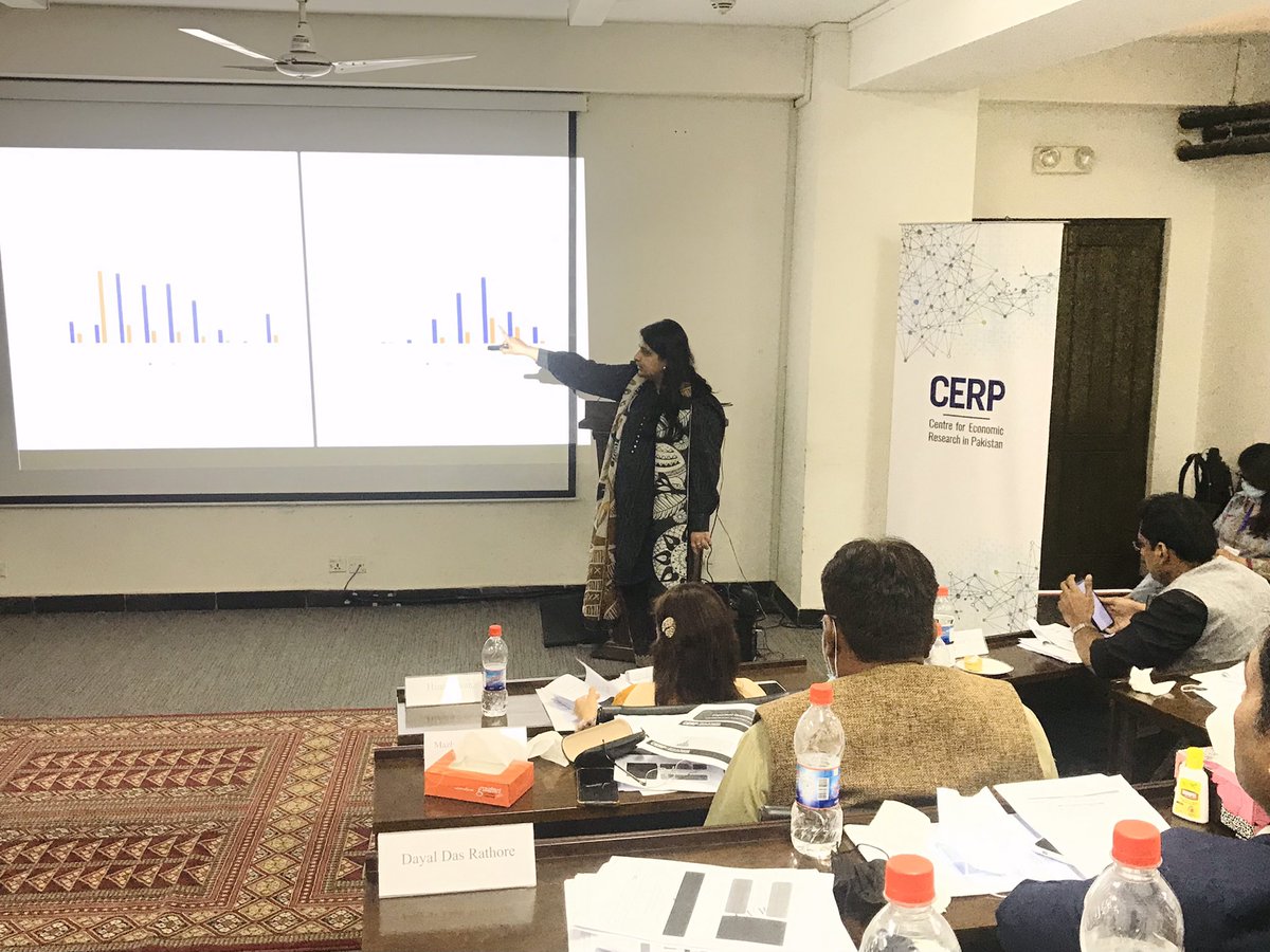 CERPakistan's tweet photo. Case study discussion ongoing during @MahaRehman1’s session on Becoming a Better Consumer of Descriptive Evidence.

@PnD_Punjab @EPoDHarvard 
#CERPExecEd #EBPD https://t.co/tZECs1uPGI