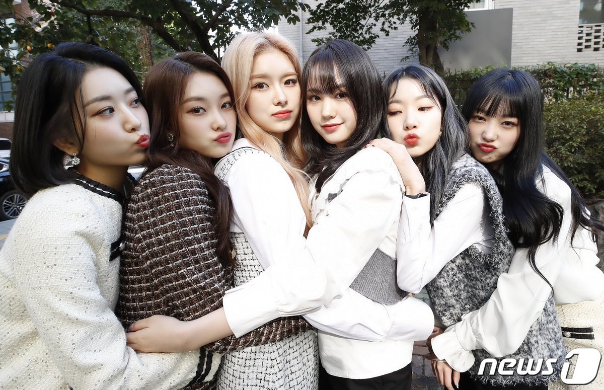 archivedn's tweet image. when the mv comes out, please don’t post more than 20 seconds and make sure to link it to your friends!!

additionally, you can quote retweet other peoples videos - quote retweets get higher engagement than reposts, and will spread the comeback much further :) 🌔🖤