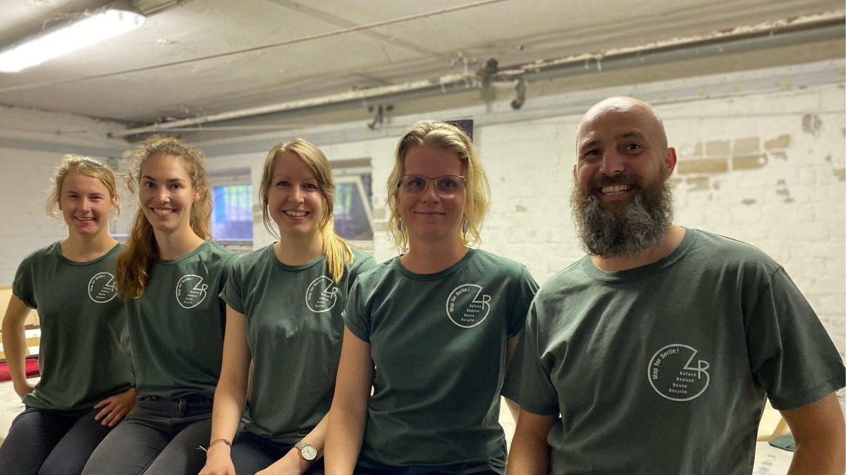 ImpactHubBLN's tweet photo. 💡 During last year's #ClimathonGermany, the Sero-karte team came up with the idea for a digital map of #ZeroWaste businesses and suppliers, now supported by @BerlinRecycling.

➡️ Don't miss out on registering for this year's @ImpactHubDEU #Climathon! https://t.co/nNGYQJa2vt https://t.co/88XGB6KL3r