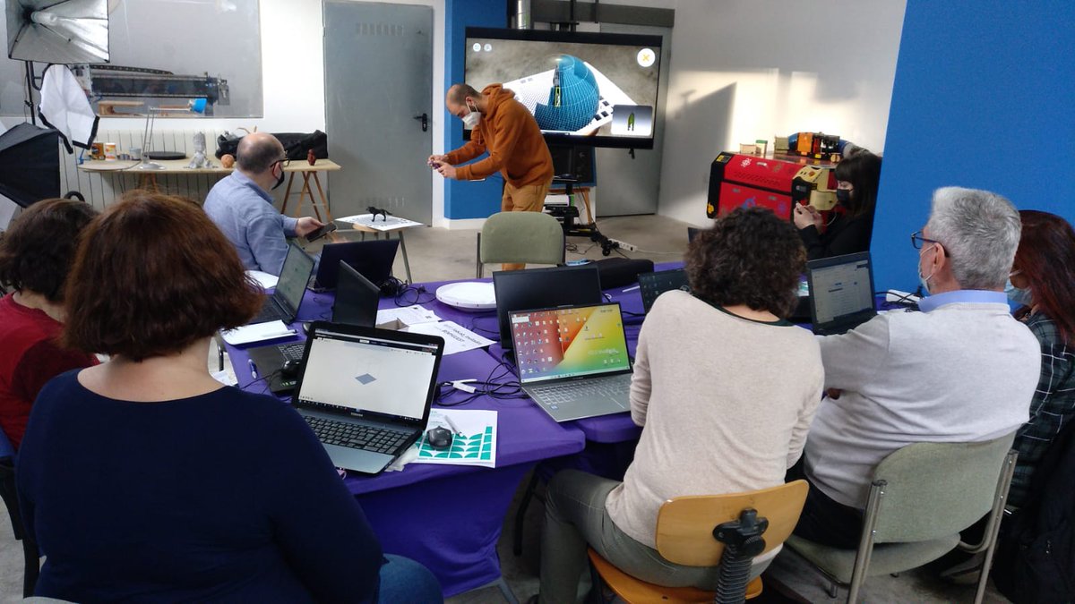 Learning Photogrammetry at the AMUSING training activity FabLab Cuenca <a href="/GVA_Cefire/">Formació, Innovació i Recursos per al Professorat</a> <a href="/GVAeducacio/">GVA Educació</a> @CEFIREambitCTEM