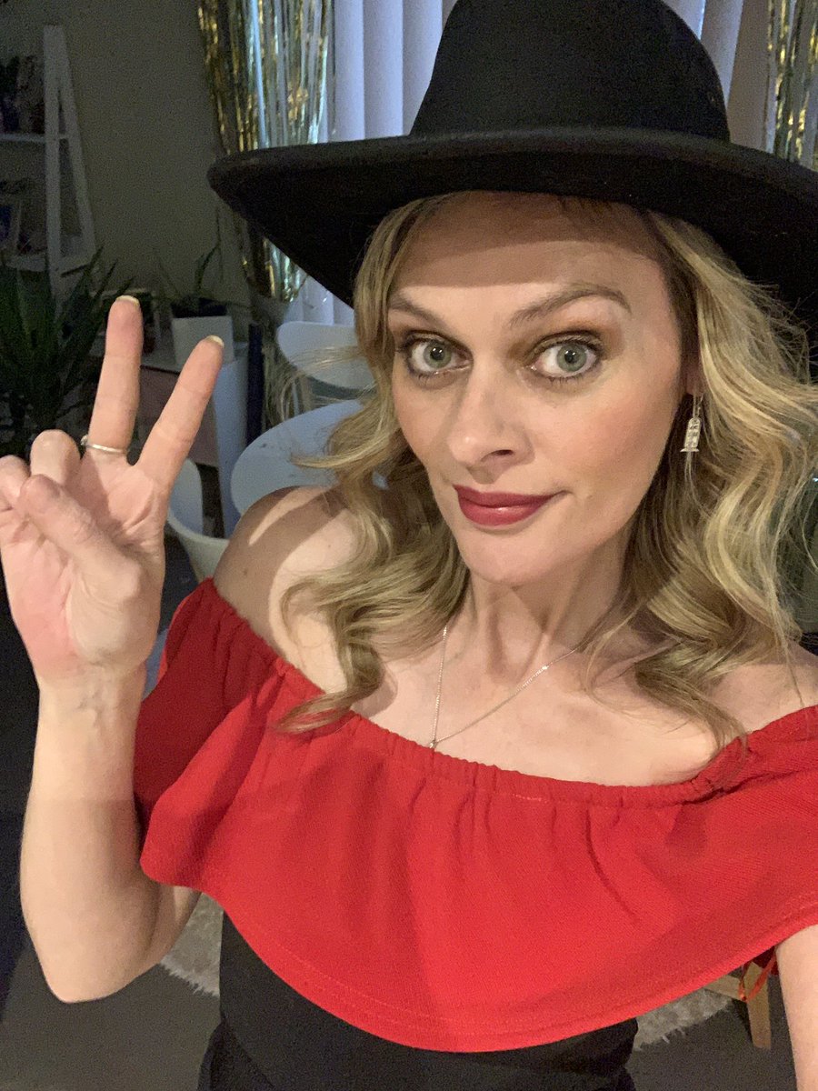 Candysseus's tweet photo. Happy #RedDeadBirthday join for some celebration action while we run through this week #RedDeadUpdates #MissCandyLicious #RedDeadOnline https://t.co/HHomtfinl4 https://t.co/lrd8abmKAe