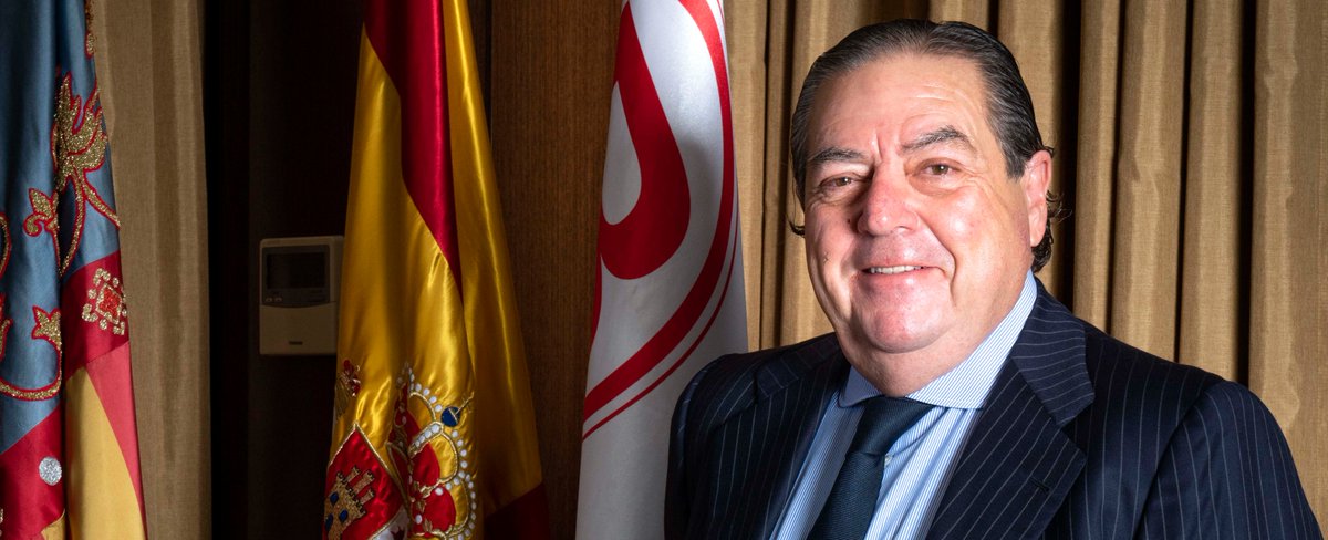 BoludaCM's tweet photo. Vicente Boluda Fos recibe el Premio Lifetime Achievement 2021 concedido por la prestigiosa publicación del sector marítimo International Tug & Salvage que reconoce la trayectoria profesional del presidente de Boluda Corporación Marítima. #ITSAwards
https://t.co/3cj8NCr9Z4 https://t.co/hpnhJxWjnE