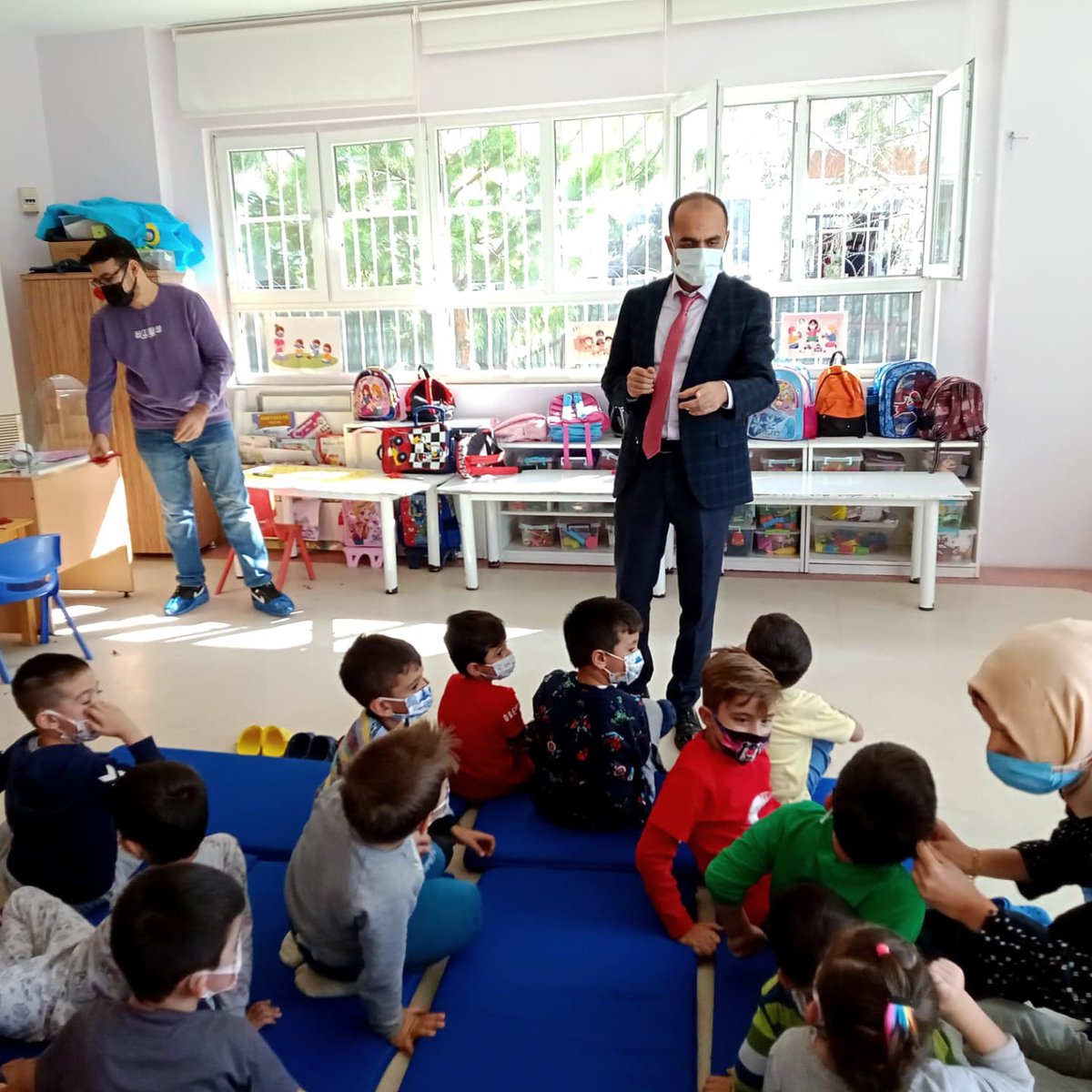 Saricam_Mem's tweet photo. İlçe Milli Eğitim Müdürümüz Sn Uygar İNAL ilçemiz okullarından Sevgi Anaokulu'nu ziyaret etti. Ziyaret sırasında öğretmenlerimiz ve okul idaresi ile bir araya gelerek, öğrencilerimizle sohbet etti.
@tcmeb @TCAdanaValiligi @suleyman_elban @AdanaMem @kocakysr @uygarinal https://t.co/lX2LdhZ2gO