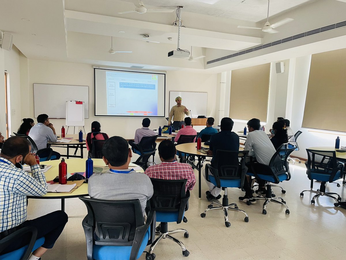 school_waterCSE's tweet photo. @harshyadava taking session on #SFD #assessment across #Sanitationvaluechain @BEonthetoilet @ArneGiz @BMGFIndia @Water_CSE @hindidown2earth @CSEINDIA @JalShaktiAbhyan @NagarVikasUP @skrohillacse https://t.co/wpQw6jlzTn