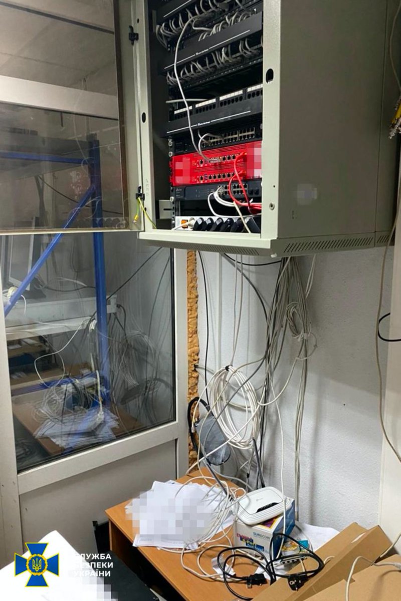 ServiceSsu's tweet image. СБУ: посадовці КМДА розікрали 12 млн грн, виділені на запуск цифрових сервісів

Ці кошти мали бути спрямовані на оцифрування технічної документації об’єктів нерухомого майна.

Але «осіли» в кишенях корумпованих чиновників.

➡️ bit.ly/3vKshPC