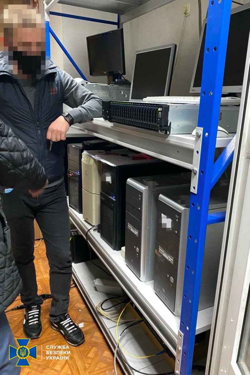 ServiceSsu's tweet image. СБУ: посадовці КМДА розікрали 12 млн грн, виділені на запуск цифрових сервісів

Ці кошти мали бути спрямовані на оцифрування технічної документації об’єктів нерухомого майна.

Але «осіли» в кишенях корумпованих чиновників.

➡️ bit.ly/3vKshPC