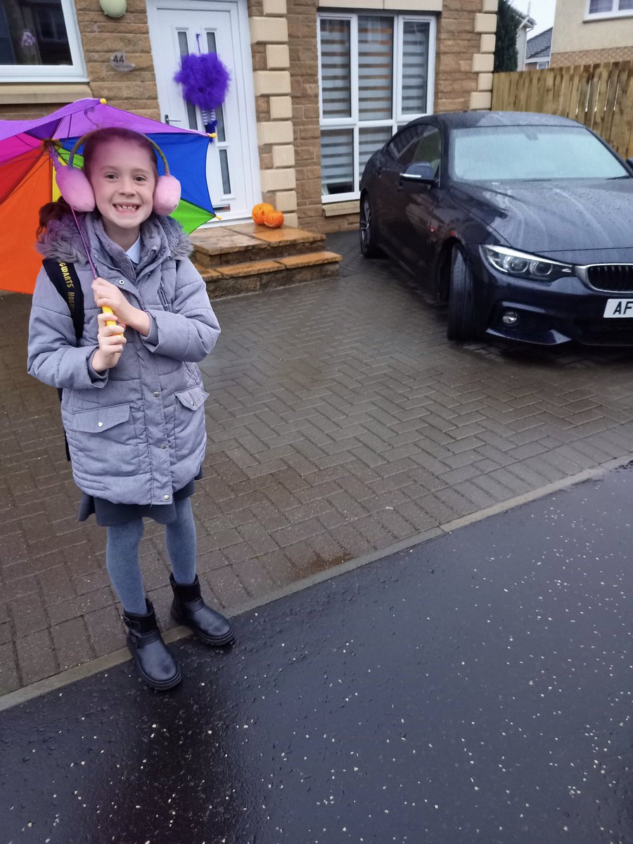 Freya found some orange pumpkins on her walk to school this morning. She also had orange in her rainbow umbrella 🌈