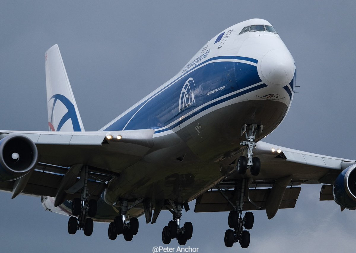 Peter34080554's tweet photo. Today's shot features the stunning @CargoLogicAir B747 G-CLAA arriving into @EMA_Airport from Cincinnati on Runway 27 taken in August and looking so beautiful head on #Queens #Cargo #Cargologic #B747 @avgeek__ #Eastmidlandsairport #Cincinnati https://t.co/DNpNJo4HJj
