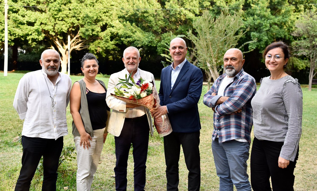 AntalyaOSB (@antalyaosb) on Twitter photo Antalya OSB Başkanı <a href="/aalibaharr/">Ali Bahar</a> usta gazeteci <a href="/hasmetoyken/">Haşmet Öyken</a> ve yol arkadaşları gazeteci <a href="/ugurkeskinant/">ugur keskin</a>, <a href="/Villykara/">Vildan çalcı KARA</a>, <a href="/MirceElif/">Elif Mirmahmutoğlu</a>, Süleyman Değer'i ziyaret ederek, Antalya gündemi ve kentlilik bilincine dair sohbet etti. Antalya OSB Başkanı <a href="/aalibaharr/">Ali Bahar</a> usta gazeteci <a href="/hasmetoyken/">Haşmet Öyken</a> ve yol arkadaşları gazeteci <a href="/ugurkeskinant/">ugur keskin</a>, <a href="/Villykara/">Vildan çalcı KARA</a>, <a href="/MirceElif/">Elif Mirmahmutoğlu</a>, Süleyman Değer'i ziyaret ederek, Antalya gündemi ve kentlilik bilincine dair sohbet etti.