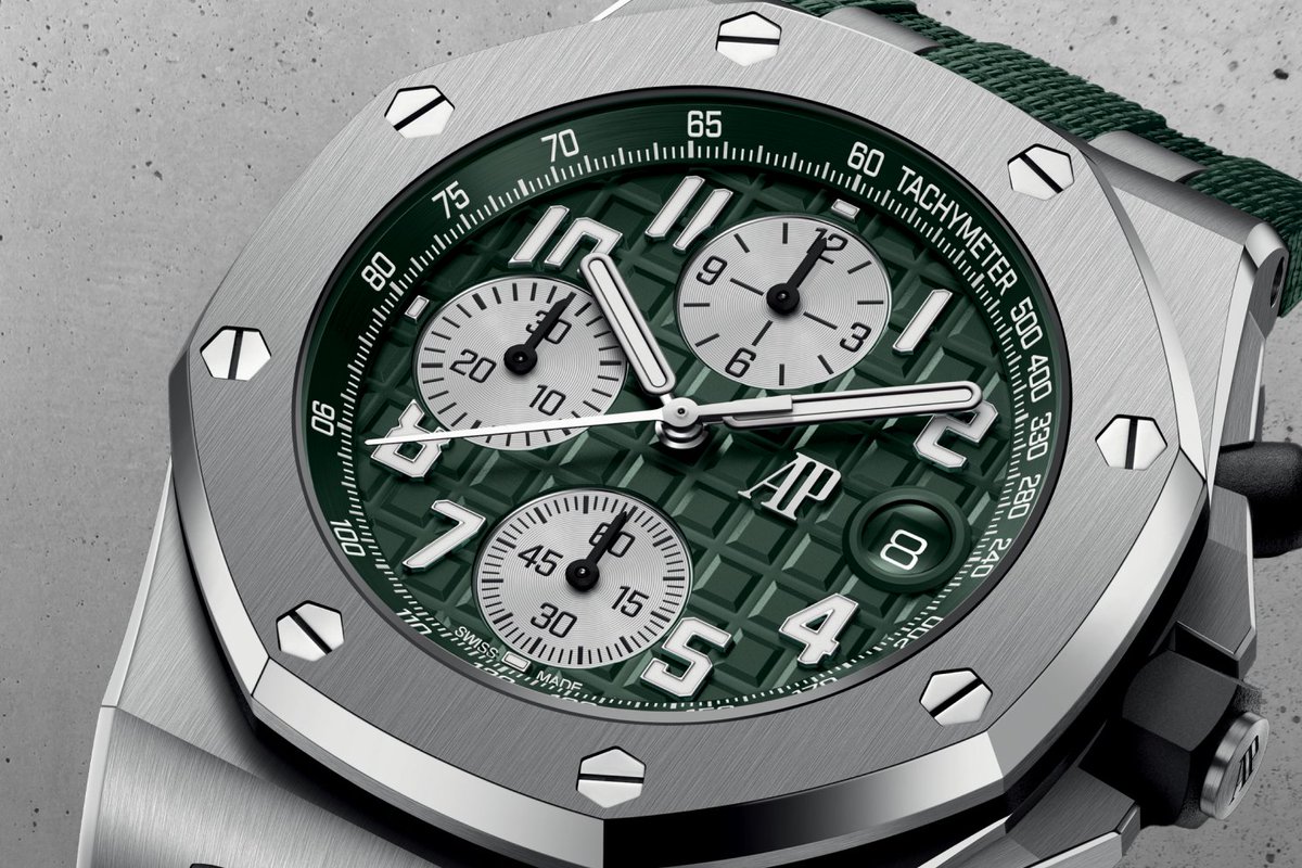 AudemarsPiguet's tweet photo. #APThreads In addition to the new colours, the AP initials now appear at 3 o’clock without the long-form signature for a more sportive look.
➡  Find out more about the Royal Oak Offshore 42mm
https://t.co/Frx9hWBljz
#AudemarsPiguet #RoyalOakOffshore https://t.co/Ivvndr2uTj
