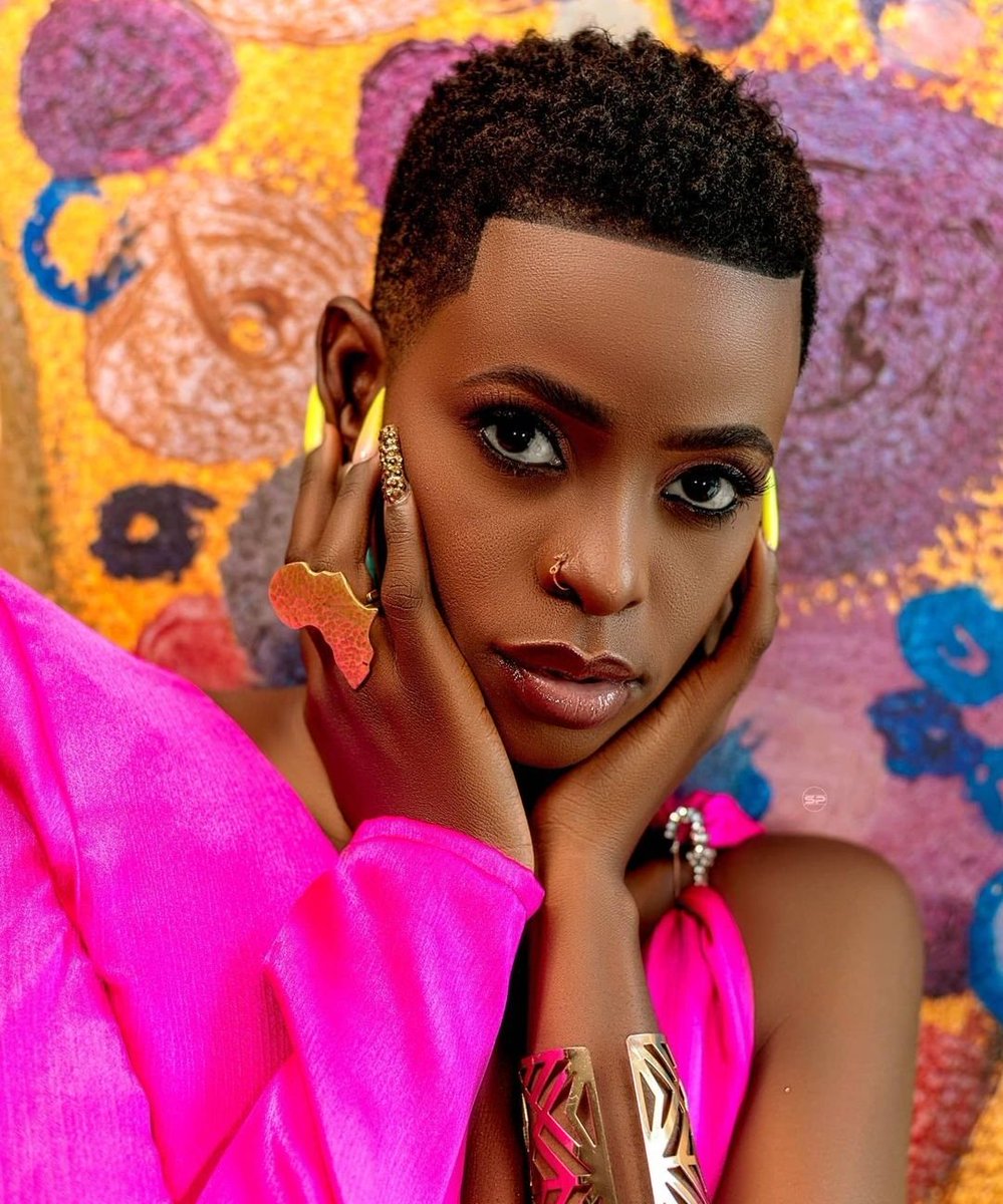 mdundomusicUg's tweet photo. π Q E E E N π
Which song by @HLukoma comes to your mind? πΆ
#MdundoFashionista #PhotoOfTheDay #HellenLukoma
π·: Credits https://t.co/KtR7xWKSsj
