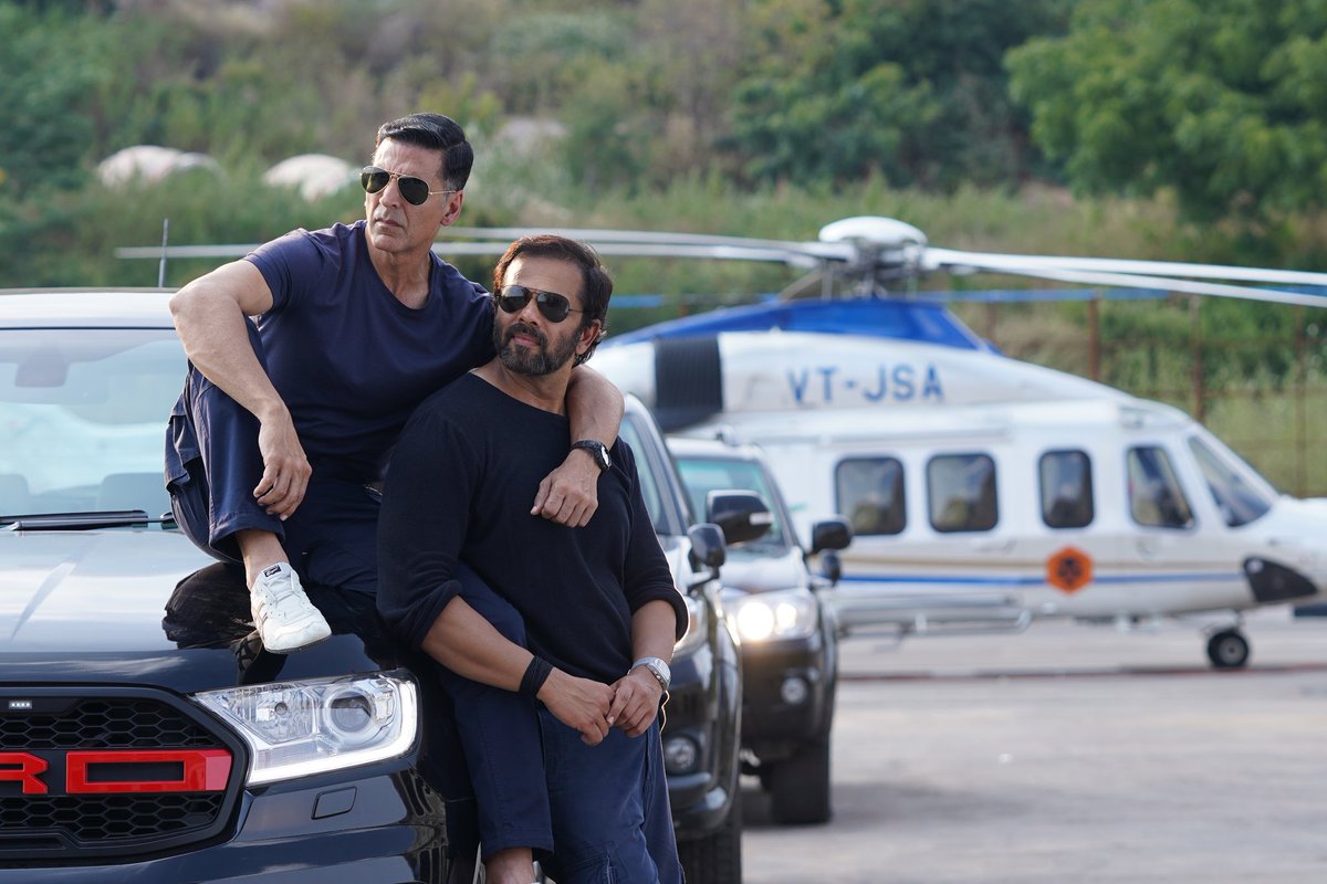 taran_adarsh's tweet photo. #BackToCinemas... #Sooryavanshi - the first biggie to arrive after cinemas reopened - is all set for release this #Diwali... What are *your* expectations? https://t.co/vgxoMAbCj1