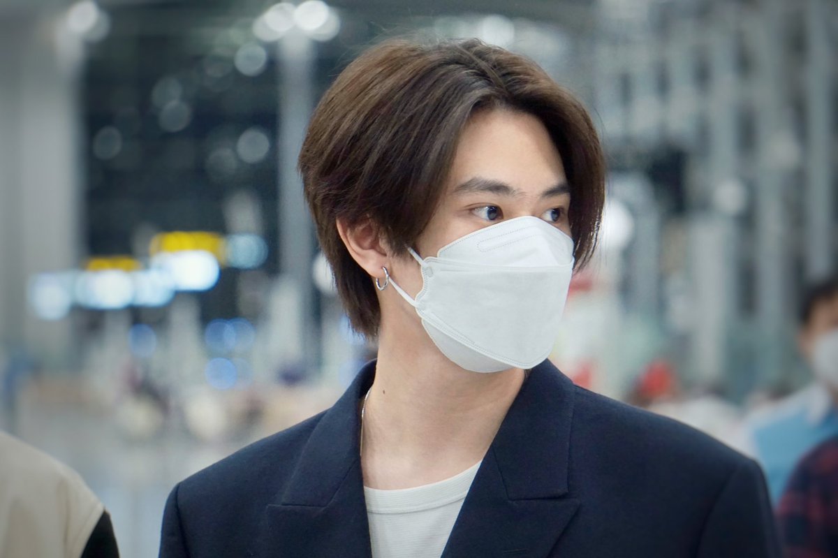 SsupanpP's tweet photo. สรุปแล้ว น้องคนนี้เขาเป็นคนไทย คนเกาหลี หรือคนเมกาคะ แต่ที่แน่ๆเป็นคนหล่อชัวๆค่ะ https://t.co/qcgGWQzPV1