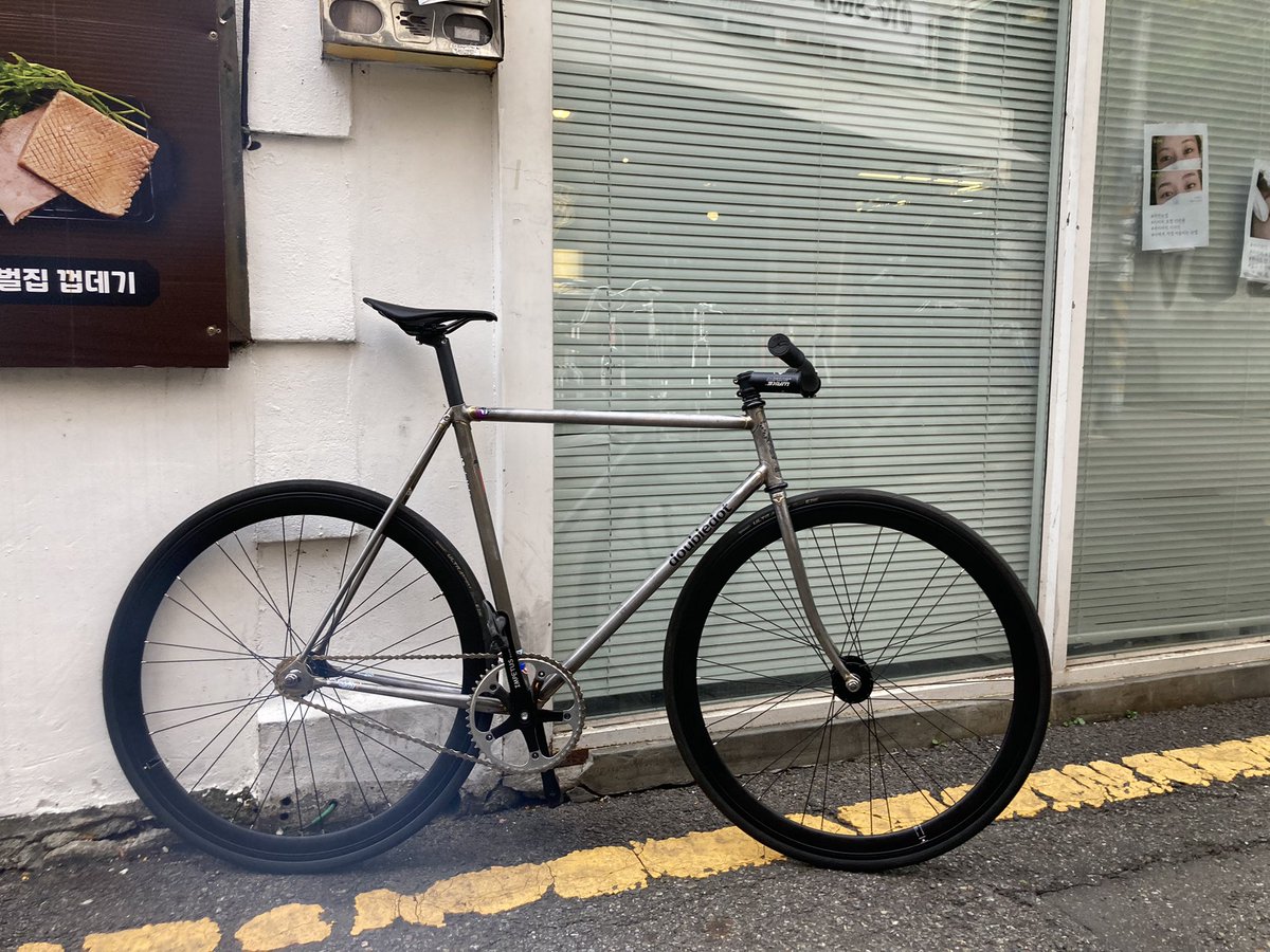 03_gero's tweet photo. New bike day🐯
#fixedgear
#fixie
#keirin
#singlegear
#cycling https://t.co/9uOEUvi0O5