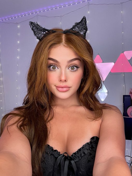 Watch EMILY BLACK 50% OFF's leaked NSFW photo on TwXstars