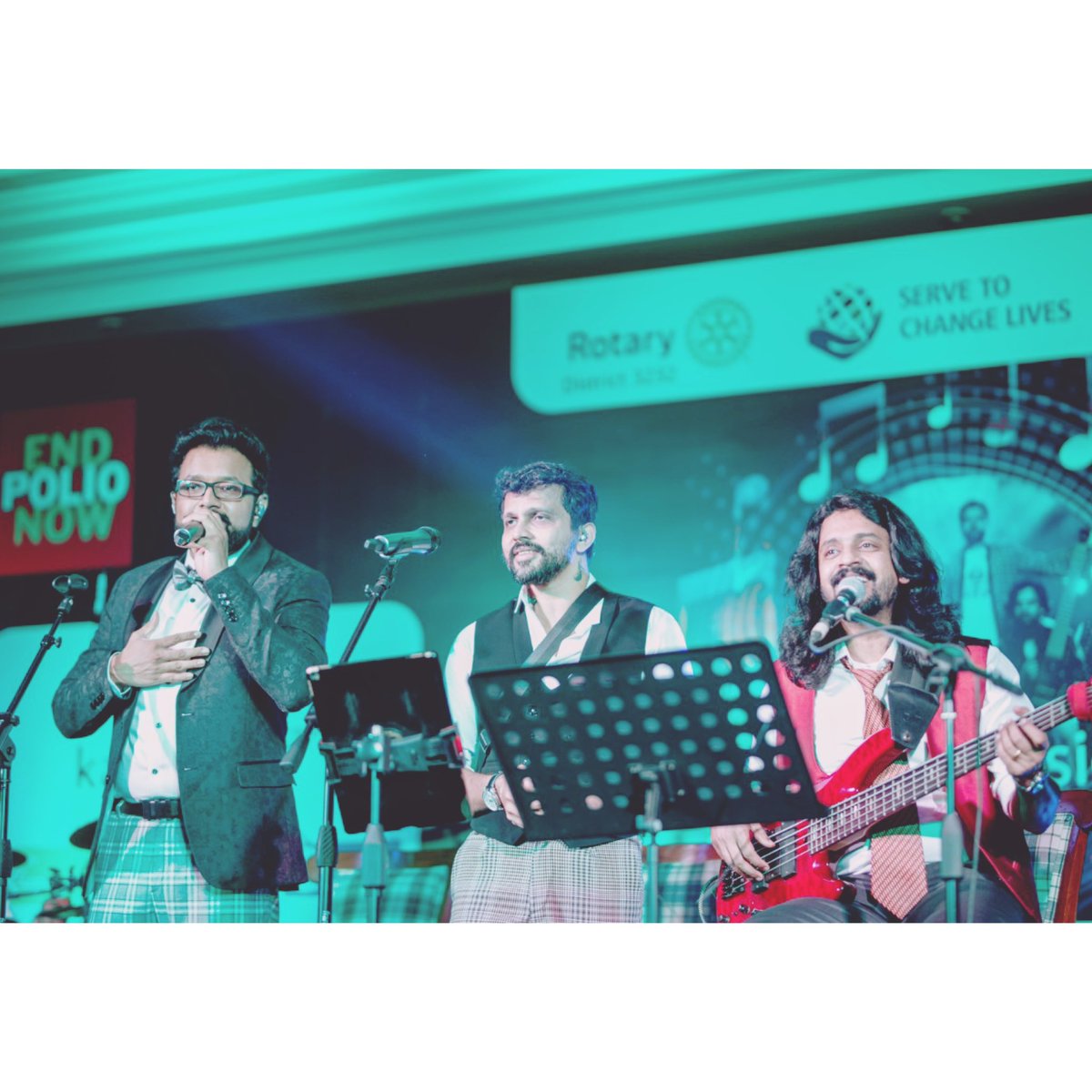 makkaband's tweet photo. Caught Candid! 🤩

An amazing gig last week for a @rotary_chennai ✨

@ranjithkg @RahulNOfficial @aalaapraju 
@SilverTreeOffl 

PC : Vinay 📸

#makkalive #makka https://t.co/CtfTbvE7Xr