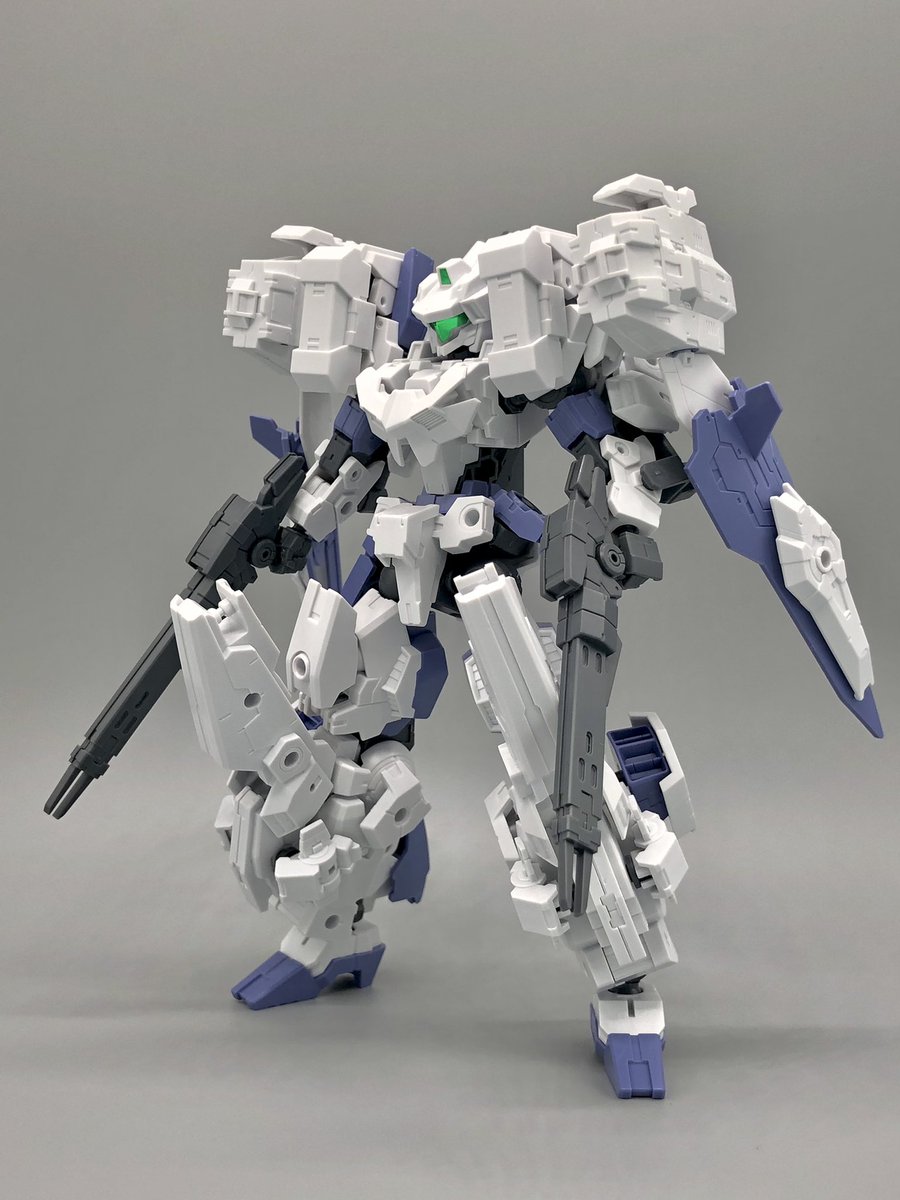 niwa28101's tweet photo. アルト・アーマード

装甲の向上に加えてエスポジットのパーツを使用する事で重量級の課題点である機動性もある程度確保されている。
腕部には可変式の大型レールガンを装備。

この膝はもう何番煎じって感じですが、やっぱやりたいよね😆
#30MMWandP
#30MM https://t.co/G9OL35fD3V