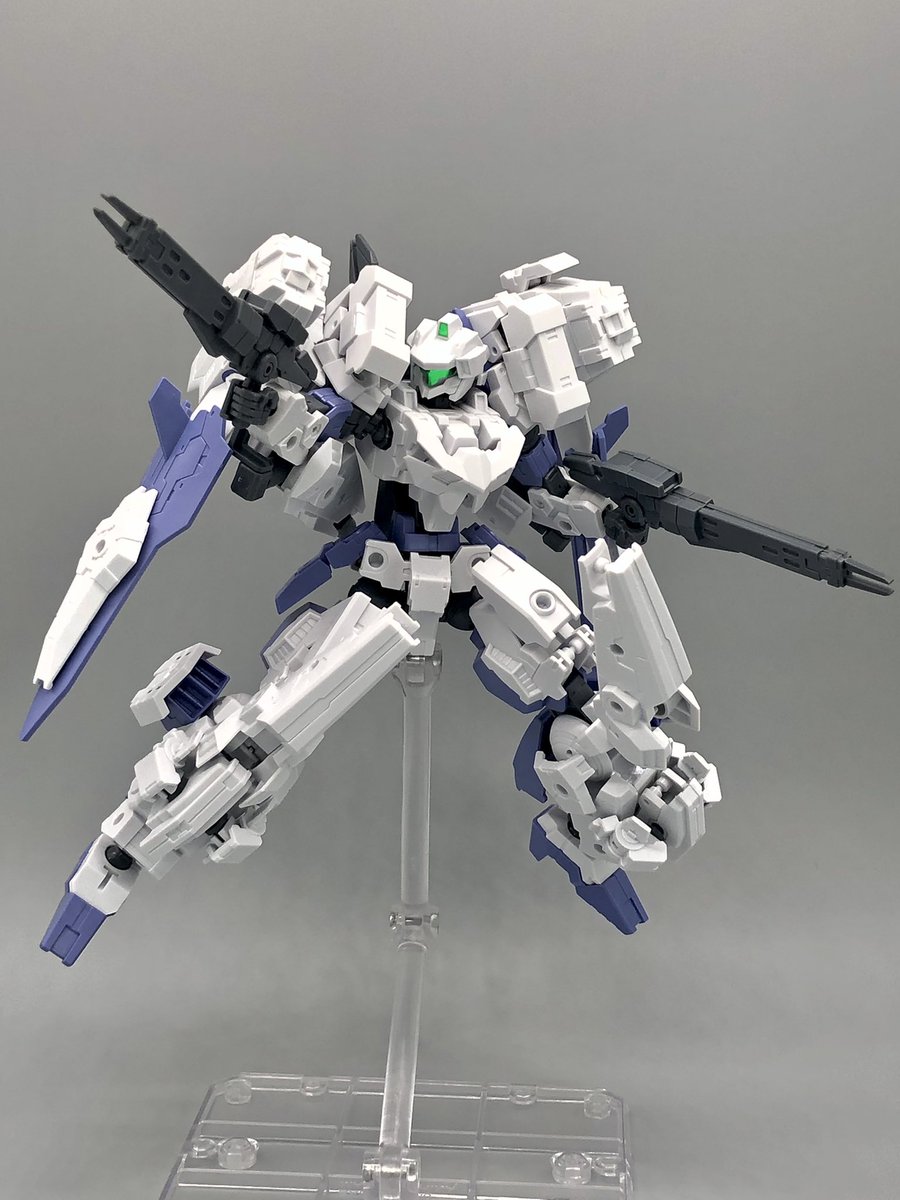 niwa28101's tweet photo. アルト・アーマード

装甲の向上に加えてエスポジットのパーツを使用する事で重量級の課題点である機動性もある程度確保されている。
腕部には可変式の大型レールガンを装備。

この膝はもう何番煎じって感じですが、やっぱやりたいよね😆
#30MMWandP
#30MM https://t.co/G9OL35fD3V