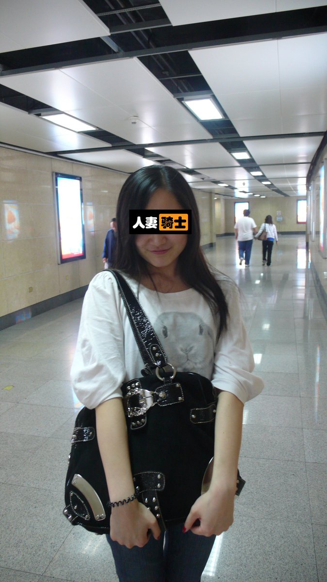 tim06817920's tweet photo. 预告贴
要去美国读书的小美女说嘴舍不得的就是我在床上给他带来的快乐（本周较忙，影片下周发，点赞过百本周末发）
#校花 #美女 #反差 #口交 #深喉嚨 #无套 https://t.co/vszoOOif96