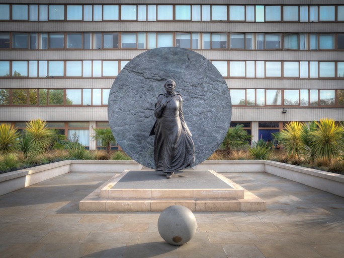 Did you know the memorial to Mary Seacole at St Thomas’ was the first known statue of a named black woman in the UK? Unveiled in 2016, the statue honours the Jamaican-born nurse, who cared for wounded British soldiers during the Crimean War. #BlackHistoryMonth #BHM