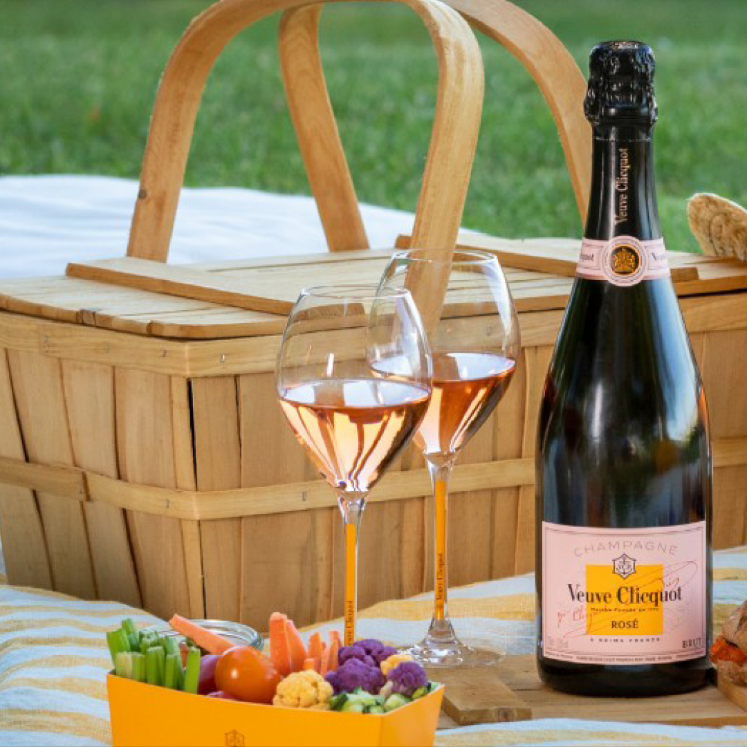 Enjoy a Social Sunday at The Maslow. Join us for a Veuve Clicquot Picnic on the lawns on 31 October. R950 per basket. 

ow.ly/zjmU50GqAoj