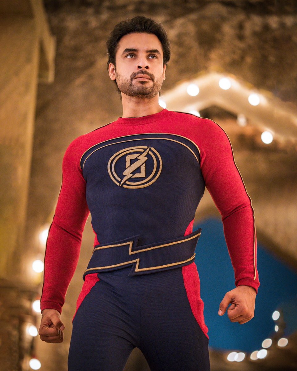 ttovino's tweet photo. Minnal is coming! 
But before that comes, I'll be going live on instagram, tomorrow at 6:30PM with #SophiaPaul, @basiljoseph25 and @KevinPaul90 to talk about our favourite superhero movie, Minnal Murali! Don't forget to tune in⚡ #MinnalMurali https://t.co/M2fPYbUCwz