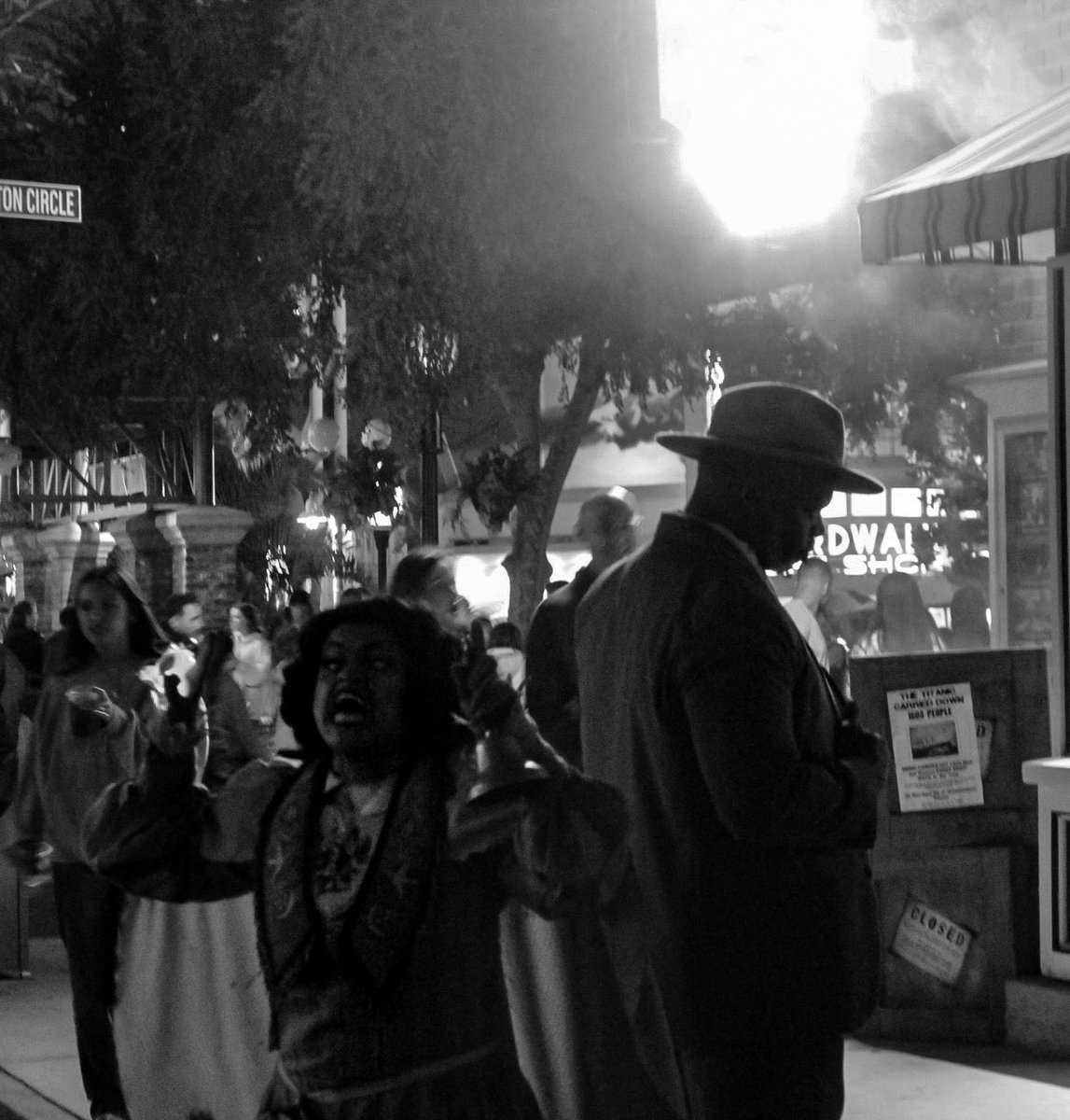 dentedisonline's tweet photo. finally getting around to editing #scaryfarm pictures. i really don’t take pictures or edit them so this is new to me @knottsscaryfarm https://t.co/AVUxdwsJdP