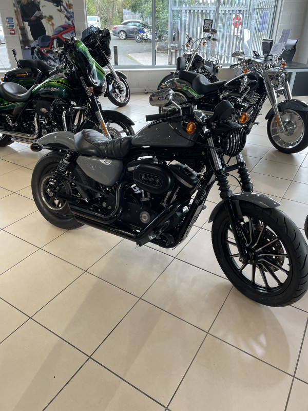ChesterHD's tweet photo. Awesome new in Iron 883 in Nardo Grey ☠️
Comes with a Stage one With Vance &amp; Hines with Fuel Pak 💨

Only £7,995! Get in touch at sales@chesterhd.co.uk if your interested or give us a call on 0151 357 2124 📞

More info ➡️ https://t.co/2fWFTUFrnk https://t.co/HGCDH3ivYe
