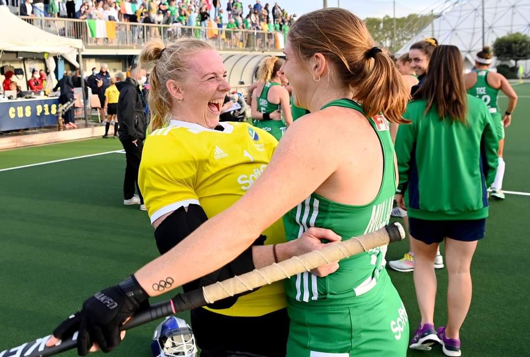 katiemullan11's tweet photo. 2 photos, 4 months apart with the same goal of World Cup qualification. The first showing how tough it gets and the second confirming that it's worth it #greenarmy #Worldcup2022 https://t.co/ntMoUjgTpV