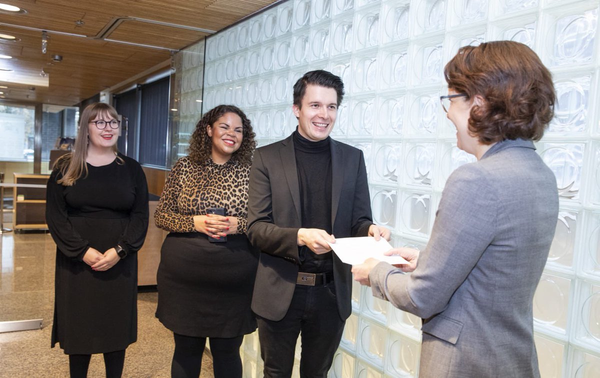 EhjanaSyntynyt's tweet image. Siellä on! Kansalaisaloite on luovutettu eduskuntaan.

Siellä se etenee lähetekeskustelun kautta valiokuntakäsittelyyn.

Kiitos💚

#ehjänäsyntynyt