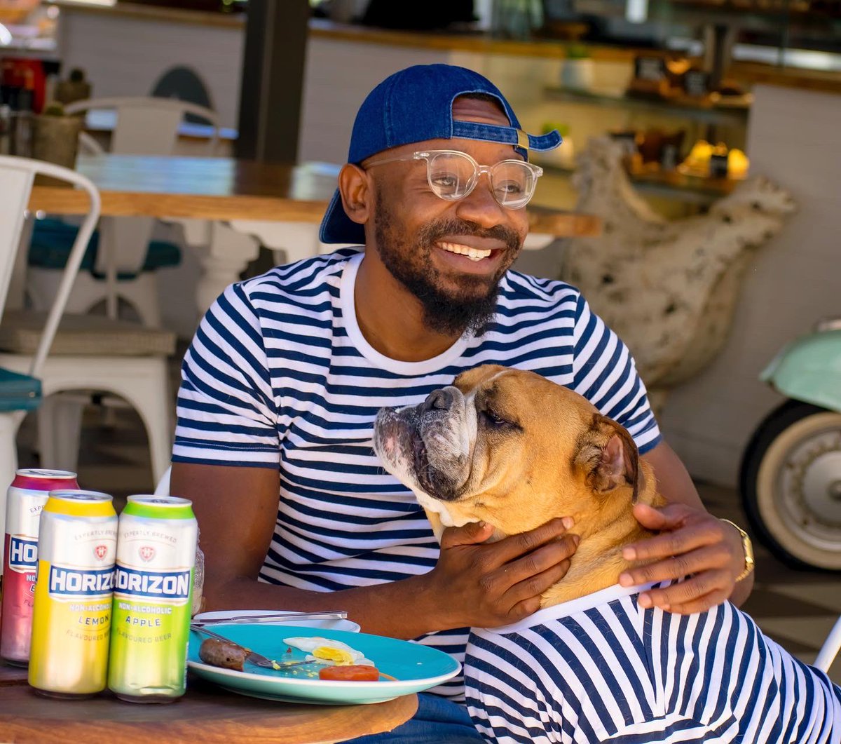 MatthewIpinge's tweet photo. Cheers to the wonderful times in life when you find friends worth drinking Horizon Non-alcoholic Beer With🍻🐶 @horizon_nam 

#brewedforsummer #24sevenbeer https://t.co/FT42hN9Pep