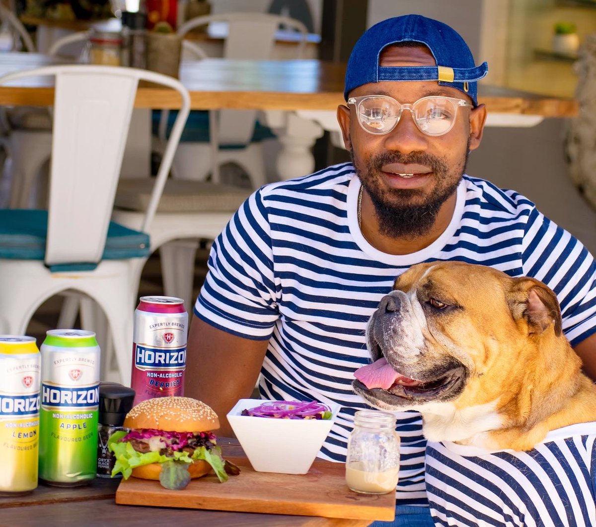 MatthewIpinge's tweet photo. Cheers to the wonderful times in life when you find friends worth drinking Horizon Non-alcoholic Beer With🍻🐶 @horizon_nam 

#brewedforsummer #24sevenbeer https://t.co/FT42hN9Pep