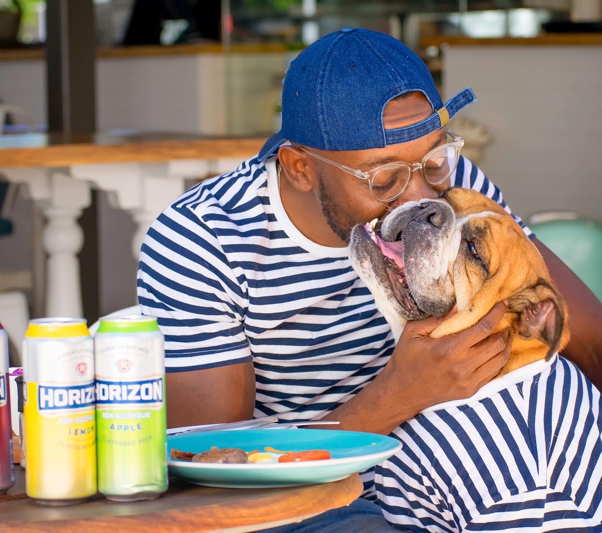 MatthewIpinge's tweet photo. Cheers to the wonderful times in life when you find friends worth drinking Horizon Non-alcoholic Beer With🍻🐶 @horizon_nam 

#brewedforsummer #24sevenbeer https://t.co/FT42hN9Pep