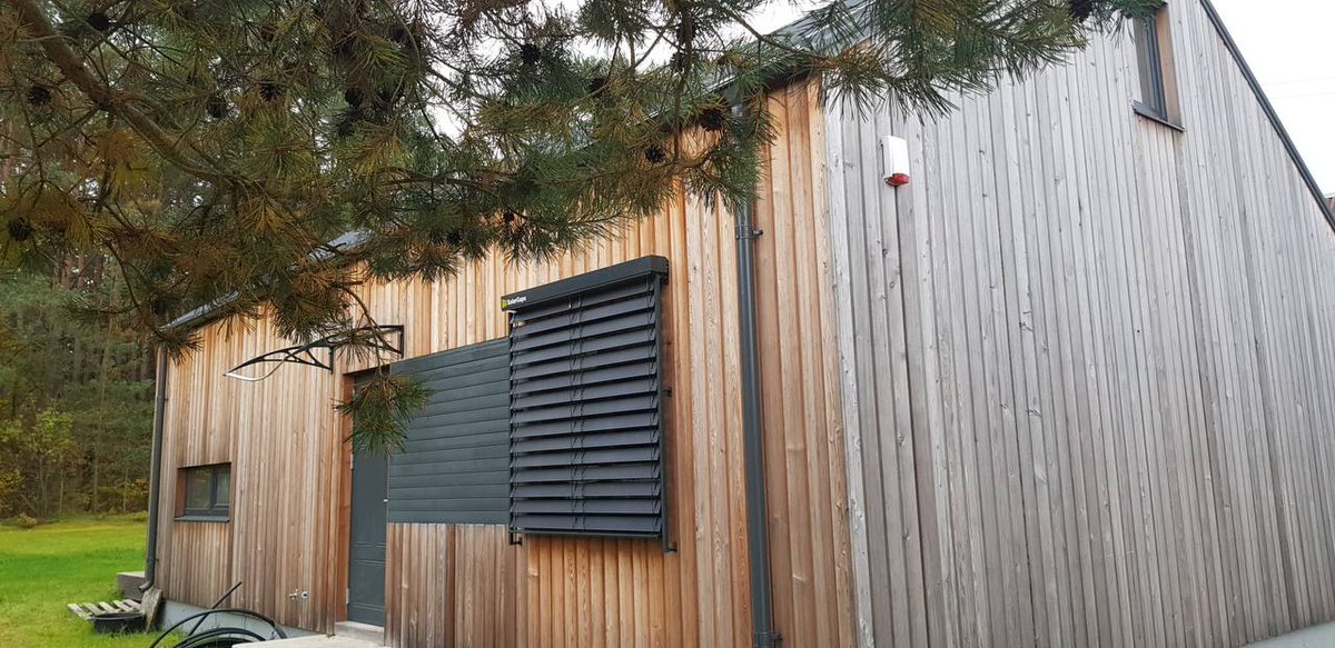 Do you love eco as much as we do?
Then you would adore this remarkable installation that proves that #SolarGaps can be a perfect fit not only on high-rise buildings in cities but also in the lap of nature🙂🌳☀️