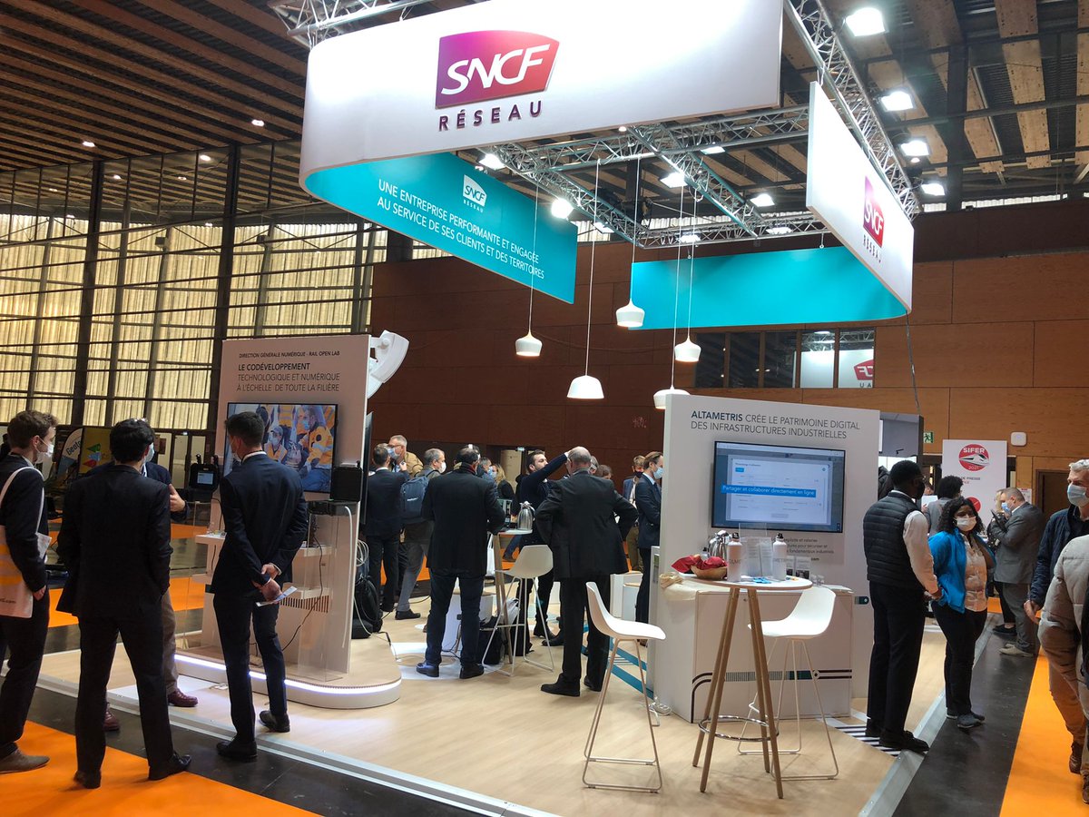 SNCFReseau's tweet photo. #SIFER2021 SNCF Réseau est présent au 12ème Salon International de l’Industrie Ferroviaire ! 
L’occasion de rencontrer les professionnels de la filière et de présenter notre expertise alliant innovation et digital au service de la maintenance, de la performance et de la sécurité. https://t.co/CT1ohjEylO