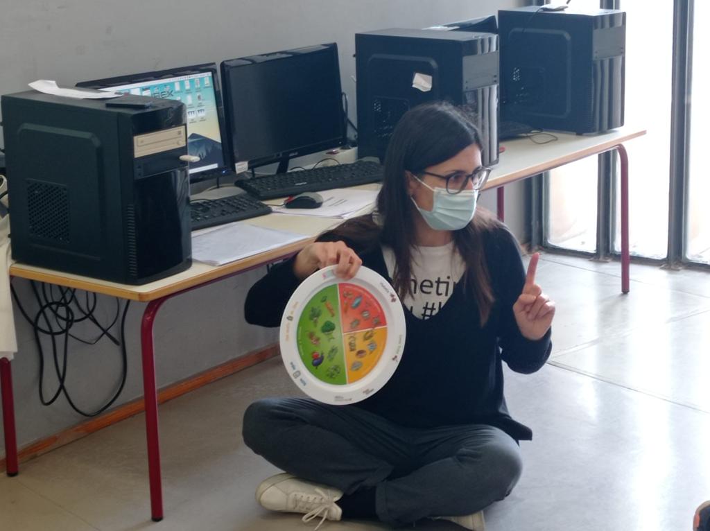 ajmorella's tweet photo. 🍅🥗  Jornades d'alimentació saludable a l'escola que tenen lloc a partir d'avui al CEIP Mare de Déu de Vallivana a #Morella https://t.co/4qX2uzH6sX