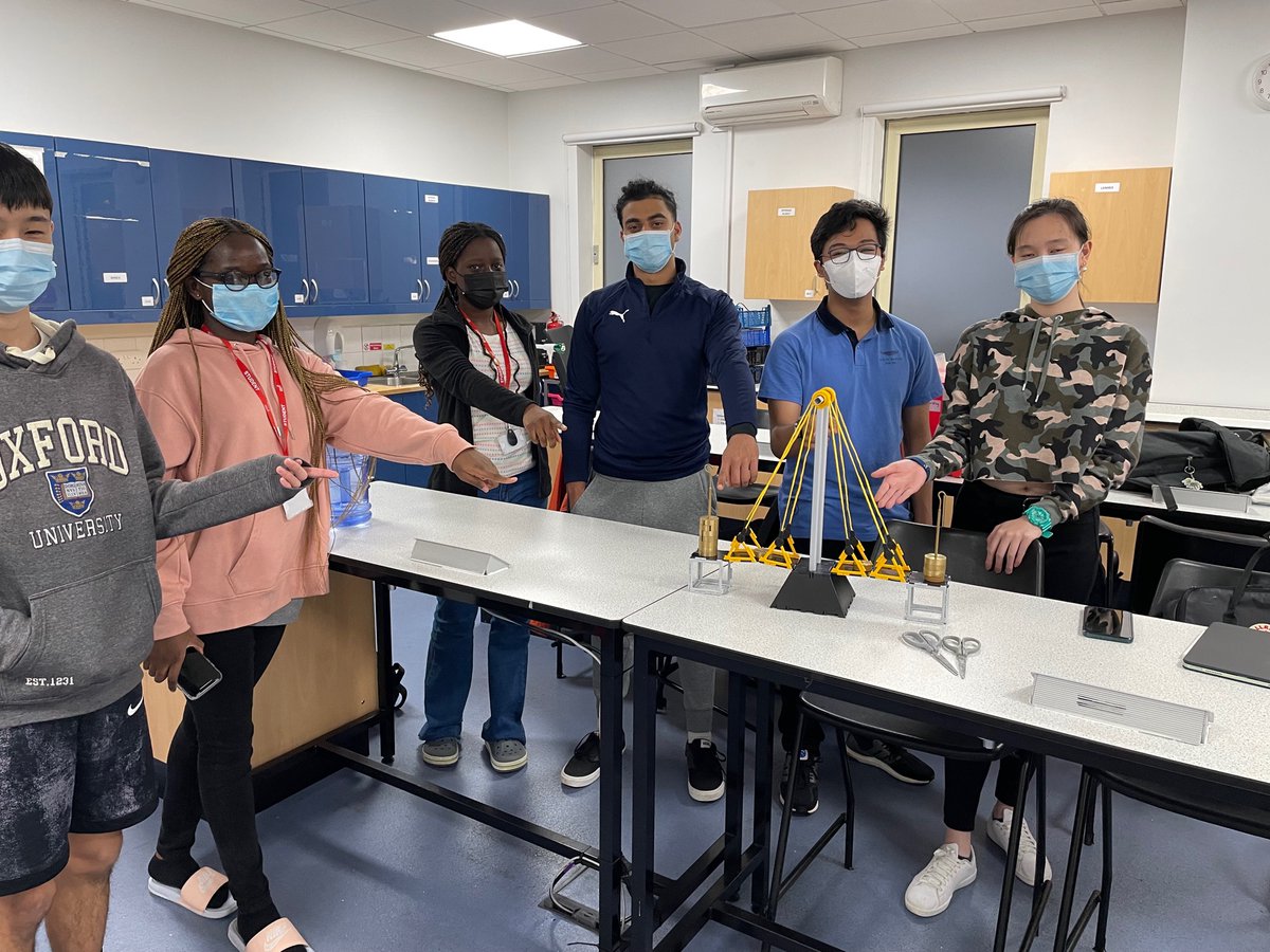 CsfcPhysics's tweet photo. A productive first meeting with this year’s EESW teams. Looking forward to seeing them get to work on their project in collaboration with @networkrail https://t.co/TzqESktWRr