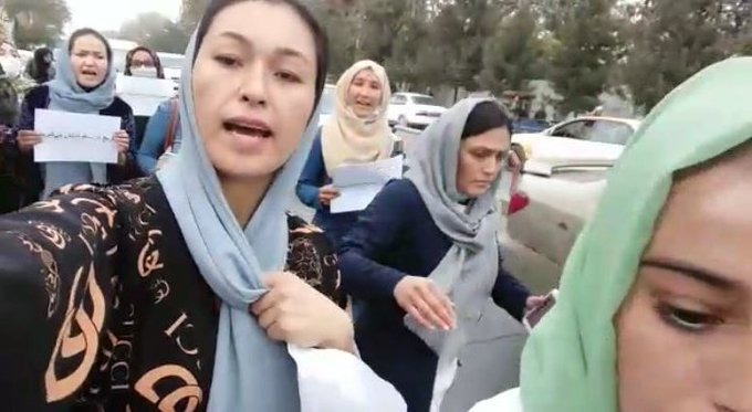 TOLOnews's tweet photo. A number of women on Tuesday protested in Kabul and called for girls’ education and for women’s right to work. They also called on the international community to hear the voice of women.
#TOLOnews https://t.co/ltOgBHB5Wp