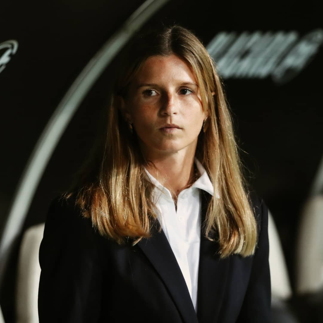 ligaportugal's tweet image. 🙋‍♀️ @marianavazpinto entrou ontem na história ✨ do futebol profissional ao sentar-se no 💺 do @OsBelenensesSAD como Team Manager! 

Parabéns e bem-vinda! 🙌

#LigaPortugal #LigaPortugabwin #criatalento #futebolcomtalento #marcaomundo