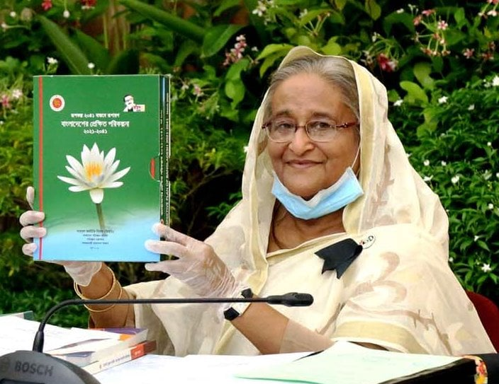 FDI_org's tweet photo. Megaprojects are not the panacea for all infrastructural deficiencies, but they are one of the best available options for addressing Bangladesh’s particular deficiencies, transport crises and power shortages in a sustainable manner. Read more: https://t.co/d6dQVSpqQi https://t.co/Hkbv3qlzzF