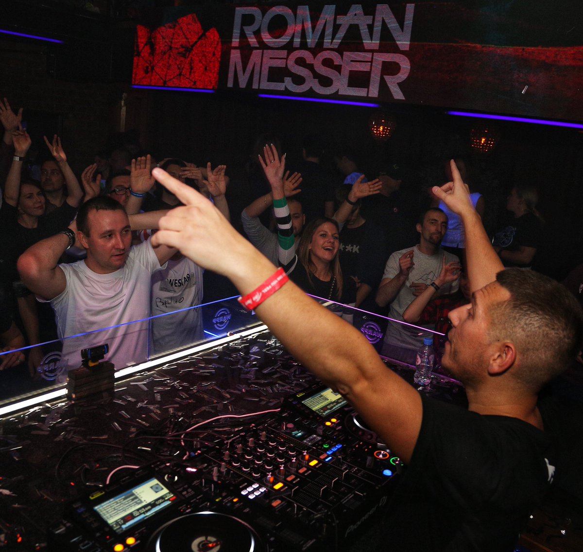 suandamusic's tweet photo. A fresh new episode of #Suanda300 is landing today! Happy Tuesday Trance Family🔥 Make sure to join @romanmesser live from our studio in Saint Petersburg at 19:00CEST! https://t.co/aMTlwlMdar