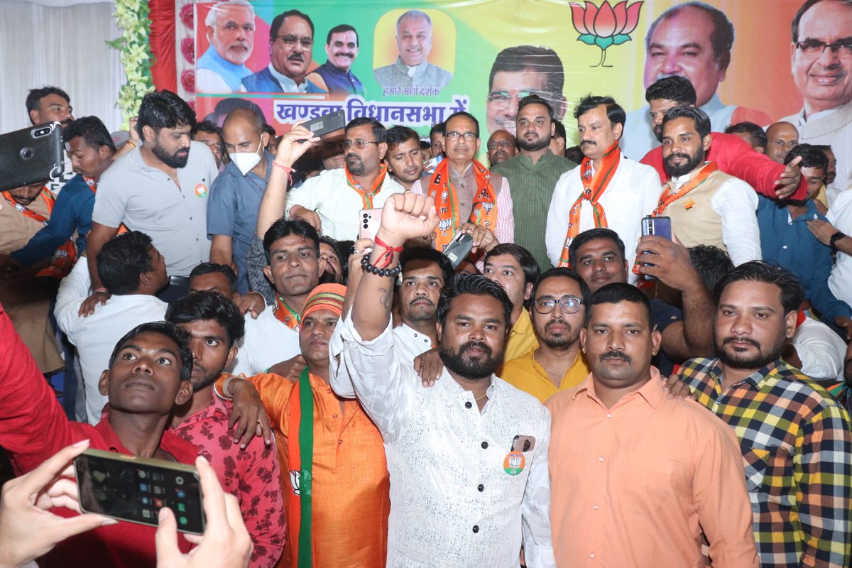 ChouhanShivraj's tweet photo. खंडवा में @BJP4MP कार्यकर्ता सम्मेलन में विचार साझा किया। हमारी पार्टी का एक-एक कार्यकर्ता जिस तरह समर्पण, लगन और निष्ठा से अथक परिश्रम कर रहा है, उससे हमारी जीत सुनिश्चित है।
#खंडवा #BJP4MP #BJP4India https://t.co/LeUtpvdorb