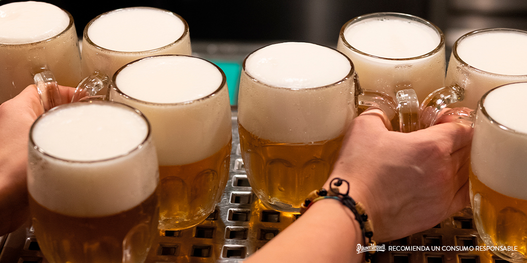 Los verdaderos amigos, están de acuerdo en las cosas que de verdad importan. ¿Otra ronda de #PilsnerUrquell? 😜🍻